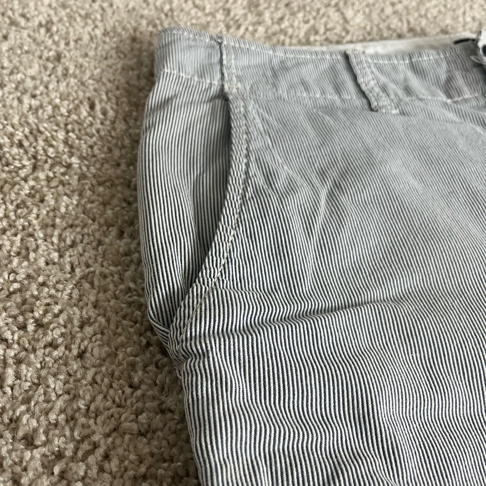American Eagle Men’s Classic Fit Seersucker Shorts Blue White Pinstripe Size 34 - Picture 9 of 9